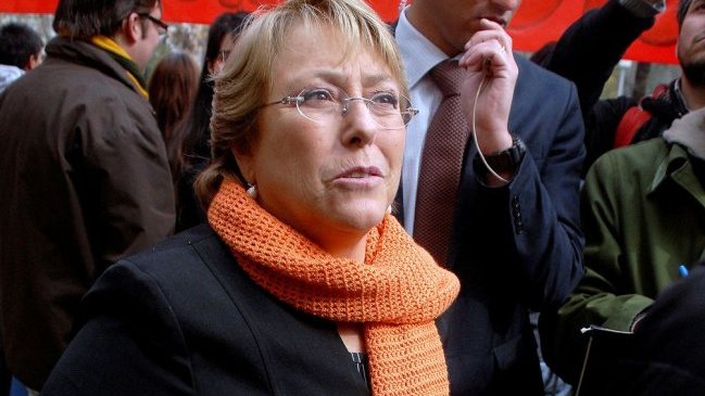 Bachelet comentó Censo 2012 con prensa extranjera: 
