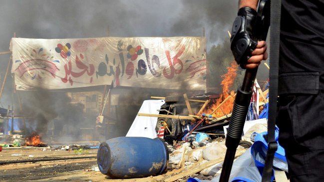 Partidarios de Mursi atacaron comisarías y una iglesia en Egipto