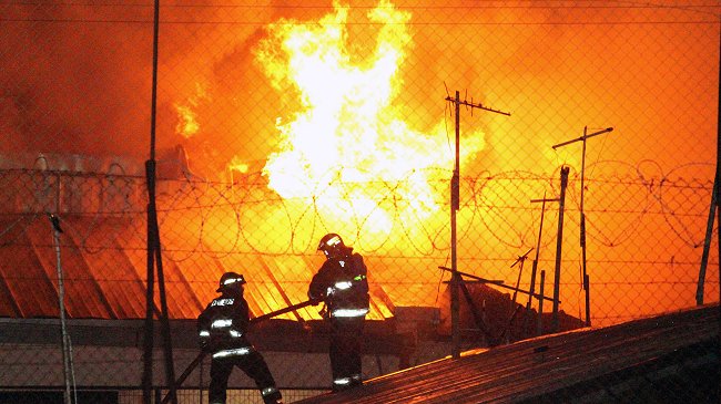 Gobierno investiga si había sólo dos gendarmes cuidando 548 reos