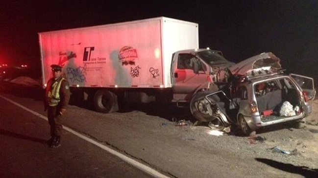Tres personas fallecieron en choque en camino que une Calama y Antofagasta