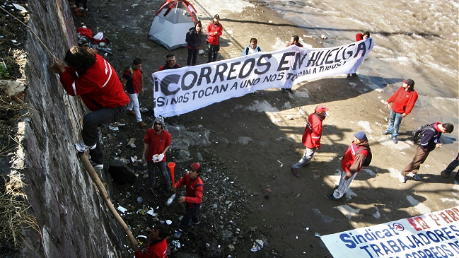 Continúan las negociaciones entre trabajadores y Correos de Chile