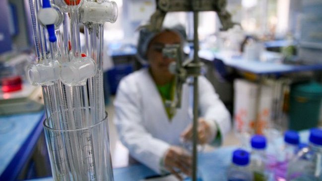 CCU presentó denuncia por presencia de amoniaco en botella de agua mineral