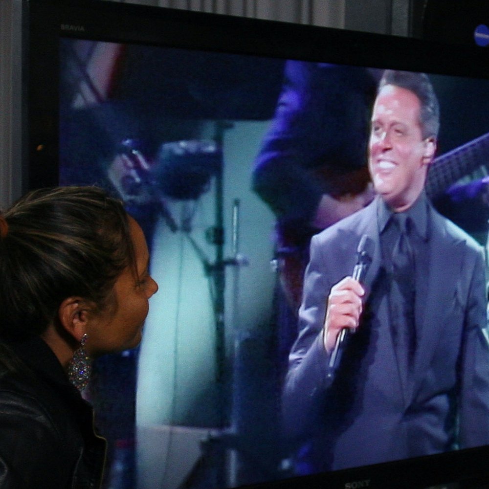 Chilenos ven media hora más de televisión que hace cinco años