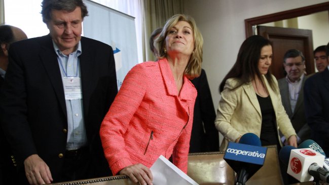 Evelyn Matthei inscribió su candidatura presidencial sin Allamand