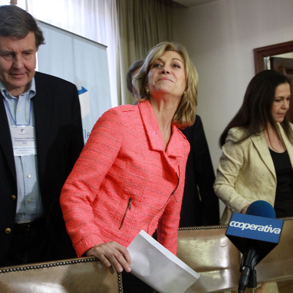 Evelyn Matthei inscribió su candidatura presidencial sin Allamand