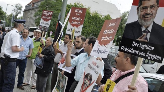 Unión Europea estudiará embargar armas a Egipto