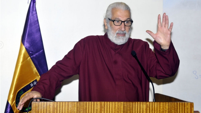 Alfredo Sfeir oficializó su candidatura presidencial ante el Servel