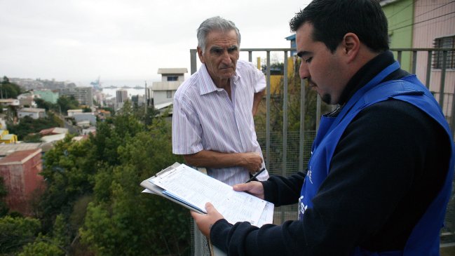 Encuesta Cooperativa: Chilenos ya no creen en cifras oficiales tras caso Censo