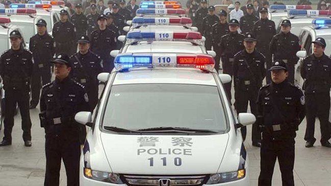 Ocho policías chinos fueron despedidos por bañarse desnudos