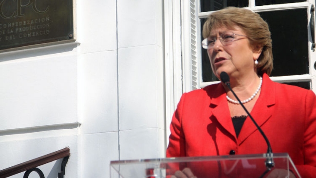 Intendencia y Contraloría investigarán denuncia de Bachelet por intervencionismo