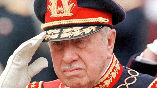 Ex directora del ISP: Pinochet tenía armas químicas 
