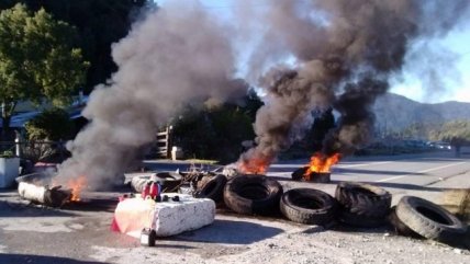 Habitantes de Chaitén cortaron la Carretera Austral para exigir servicios básicos