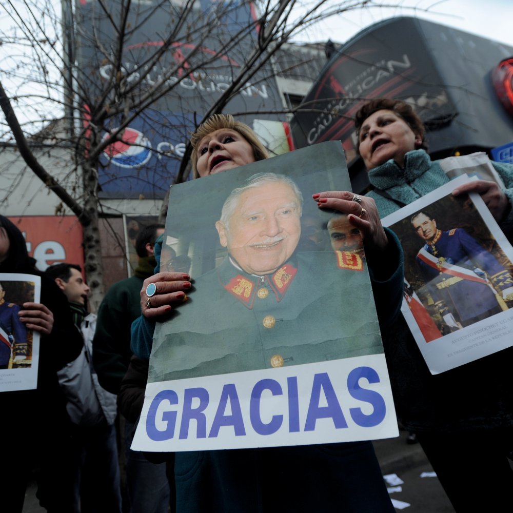 Pinochetistas llamaron a combatir en tribunales 