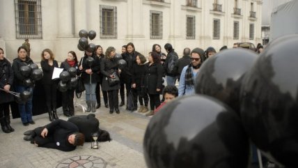   Parejas infértiles protestaron frente a La Moneda 