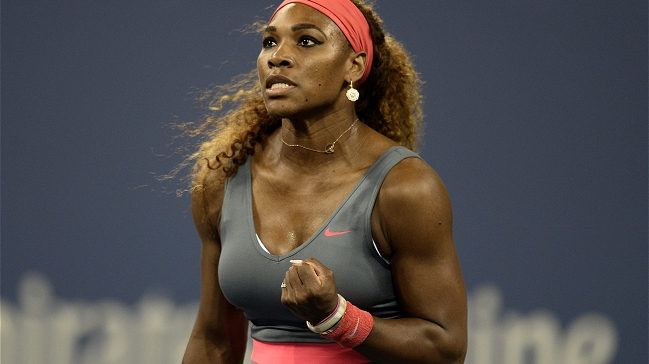 Serena Williams comenzó sin problemas su defensa del título en el US Open