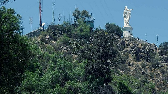 Joven de 20 años fue violada en el Cerro San Cristóbal