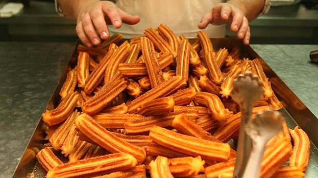 Sernac alertó sobre riesgosa receta de churros publicada por El Mercurio