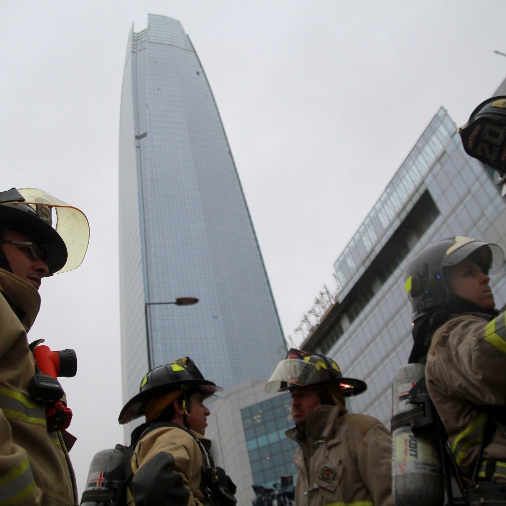 Bomberos realiza simulacro de incendio en el Costanera Center