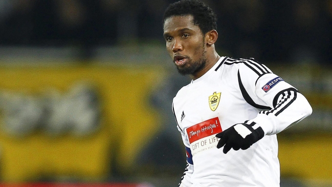 Chelsea confirmó el fichaje por un año de Samuel Eto'o