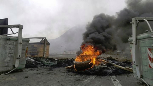 Tocopilla: Vecinos cortaron ruta a Iquique en protesta por falta de vías aluvionales