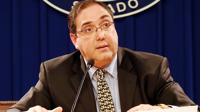 Senador Bianchi cuestionó querella del CDE y acusó 