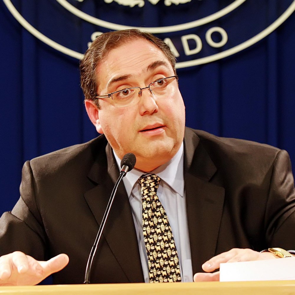 Senador Bianchi cuestionó querella del CDE y acusó 