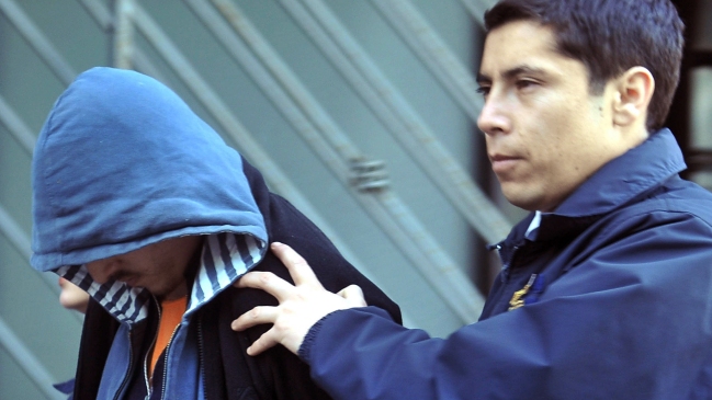 Arica: PDI apresó a dos sujetos que hurtaron vehículos y poseían ropa militar robada