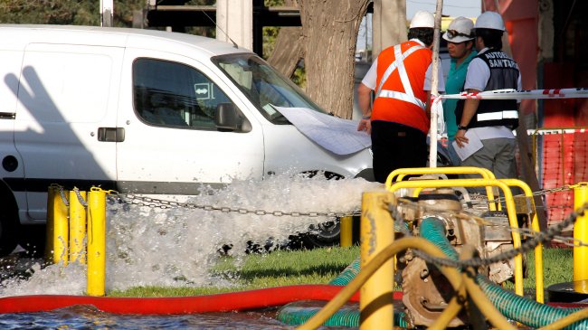 Aguas Andinas anunció corte de suministro en cinco comunas