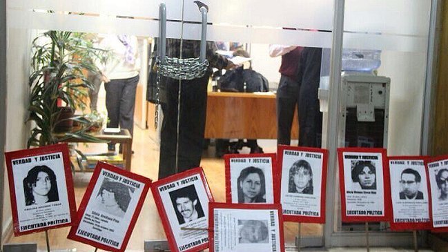 Familias de ejecutados políticos toman oficinas del Ministerio del Interior