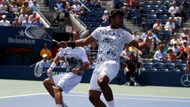 El veterano Leander Paes y Radek Stepanek eliminaron a los Bryan