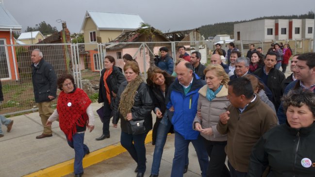 27-F: Matthei criticó al Gobierno de Bachelet y ex directora de Onemi en visita a Dichato