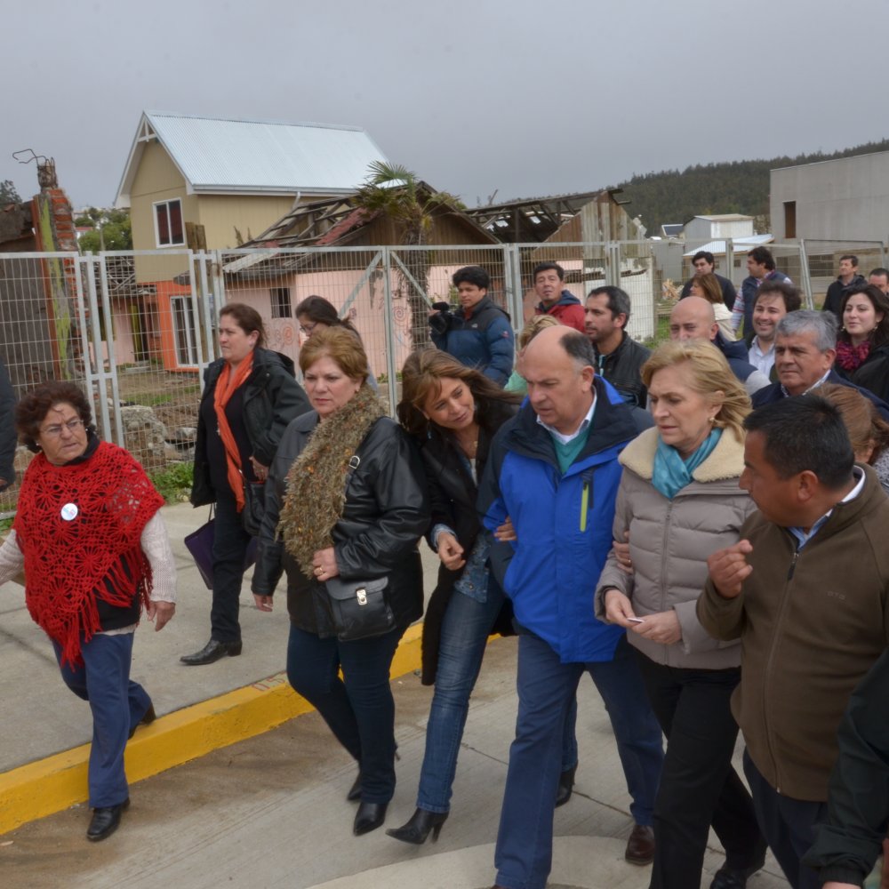 27-F: Matthei criticó al Gobierno de Bachelet y ex directora de Onemi en visita a Dichato