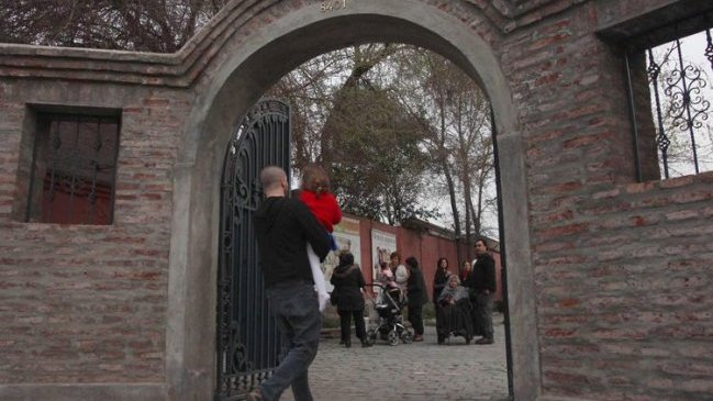 Aviso de bomba obligó a evacuar Villa Grimaldi durante obra de teatro