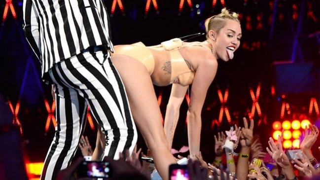 Miley Cyrus perdió portada de Vogue tras actuación en los Premios MTV