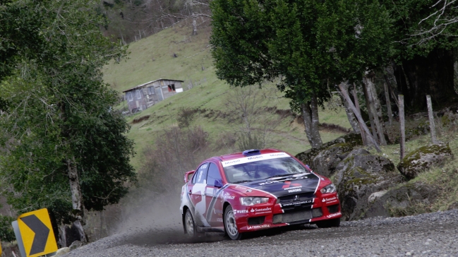 Rosselot y Martínez ganaron la jornada sabatina en el Rally Mobil de Pucón