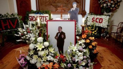 Actores, políticos y seguidores llegan a la despedida de Jorge Pedreros