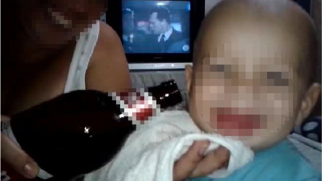 La polémica en Costa Rica por pareja que dio cerveza a bebé y publicó video en Facebook