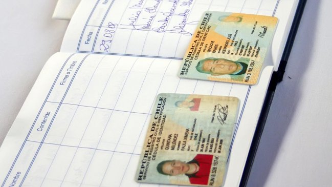 Chilenos en el exterior exigen fin del 