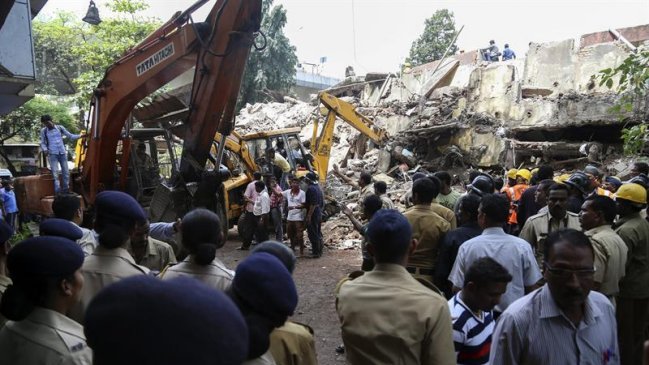 Derrumbe de un edificio en India dejó 6 muertos, 19 heridos y 40 atrapados