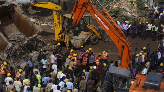 Elevan a 25 los muertos en derrumbe de un inmueble en la India