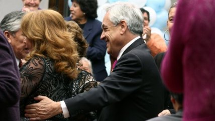 Piñera bailó tango y chachachá con adultos mayores