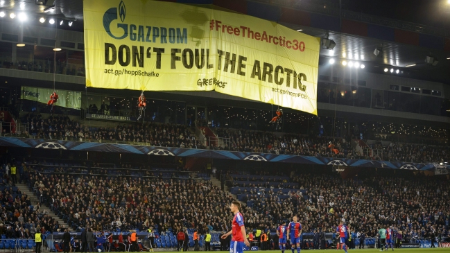 UEFA abrió acción disciplinaria contra Basilea por pancarta de Greenpeace