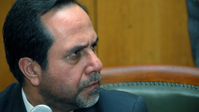 Carabineros continúa la búsqueda del sujeto que robó auto de contralor general