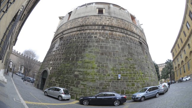 Banco Vaticano tiene cuentas ilegales con dinero negro, según diario alemán