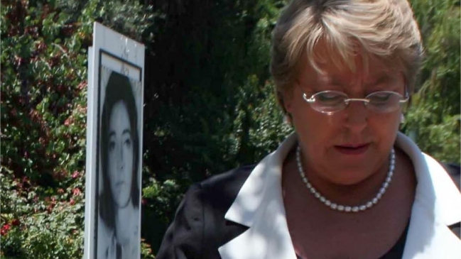 Bachelet reveló que Manuel Contreras la interrogó durante arresto