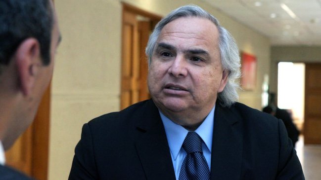 Chadwick pidió a Alvear que rectifique versión de ausencia en Senado