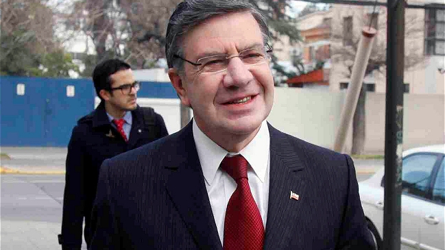 Lavín: Bachelet tiene miedo de debatir con Matthei