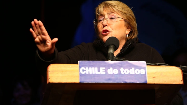 Bachelet inició en Arica gira de campaña por el norte de Chile