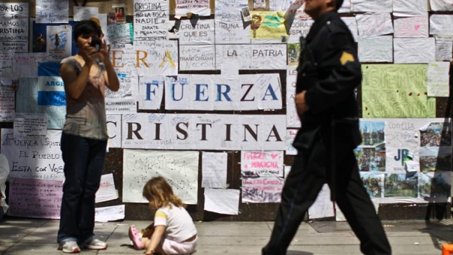 Kirchnerismo relega a cuestionado vicepresidente en campaña
