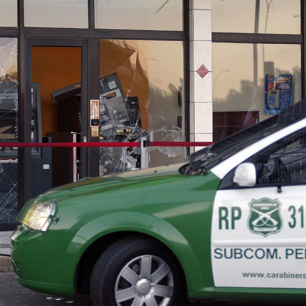 Carabineros busca a los autores de alunizajes en Vitacura y Peñalolén